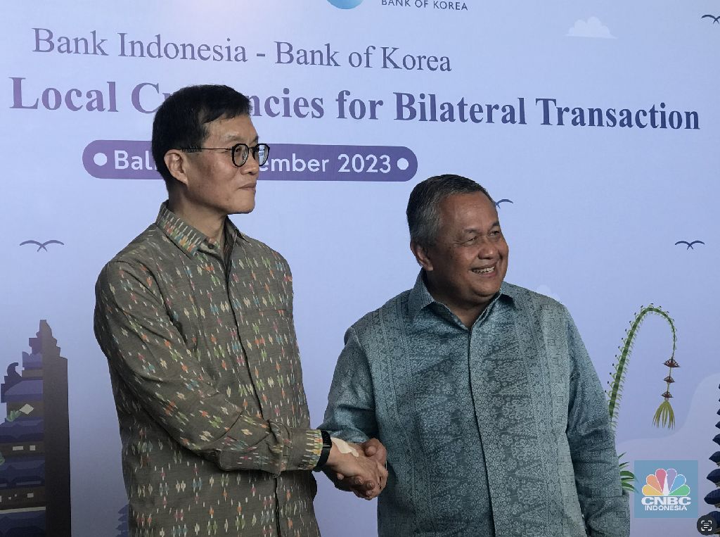 Gubernur Bank Indonesia Perry Warjiyo dan Gubernur Bank Korea Rhee Chang Yong menggelar pertemuan tingkat tinggi di Nusa Dua, Bali, Minggu, (10/12/2023). (CNBC Indonesia/Arrijal Rachman)