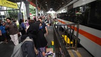 PT Kereta Api Indonesia (Persero) Daop 8 Surabaya mencatat per tanggal 9 Desember 2023 sebanyak 126.802 lembar tiket terjual. 