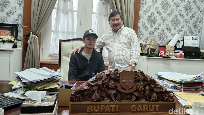 Januari bertemu dengan Bupati Garut Rudy Gunawan.