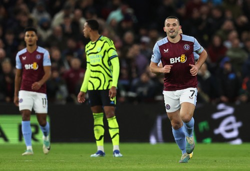 Soccer Football - Premier League - Aston Villa v Arsenal - Villa Park, Birmingham, Britain - December 9, 2023 Aston Villas John McGinn celebrates scoring their first goal REUTERS/David Klein NO USE WITH UNAUTHORIZED AUDIO, VIDEO, DATA, FIXTURE LISTS, CLUB/LEAGUE LOGOS OR LIVE SERVICES. ONLINE IN-MATCH USE LIMITED TO 45 IMAGES, NO VIDEO EMULATION. NO USE IN BETTING, GAMES OR SINGLE CLUB/LEAGUE/PLAYER PUBLICATIONS.