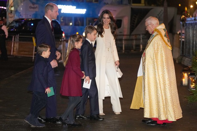 Pengeran William dan Kate Middleton datang dalam kapasitasnya sebagai pengorganisir acara. Sejak tiga tahun lalu mereka menggelarnya untuk menyambut Natal sekaligus menggalang dana. (Foto: Chris Jackson/Pool via AP)