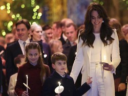 Inspirasi Warna Baju untuk Malam Natal ala Kate Middleton, White on White