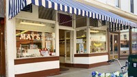 May’s Candy Shop sendiri menjadi salah satu toko fudge legendaris yang telah berdiri selama 4 generasi. Ini bukan hanya menjadi toko terlegendaris, tetapi juga menjadi yang paling dicintai di Michigan. Foto: onlyinyourstate.com