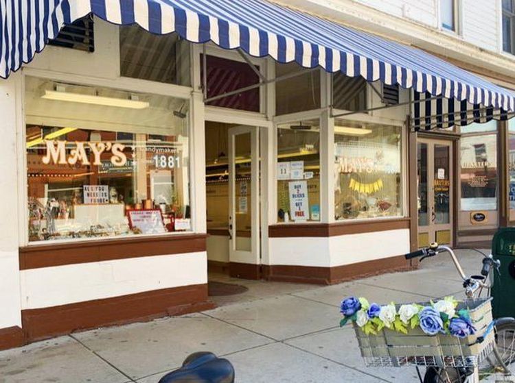 Keren! Toko Permen dan Kue Berusia 42 Tahun Ini Masih Eksis