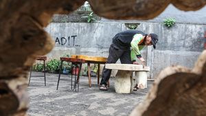 Kreatif! Limbah Kayu Disulap Jadi Furnitur Bernilai Ekonomi