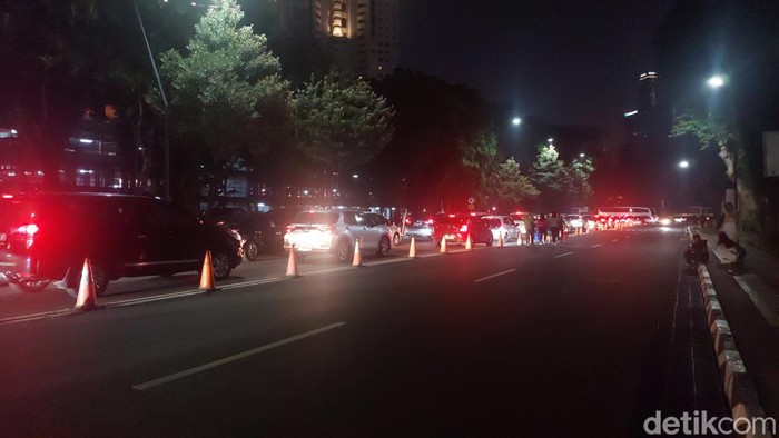 Lalu lintas di sekitar GBK pukul 23.47 WIB Sabtu (9/12).