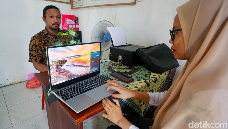 Pemerataan akses internet menjadi salah satu hal yang sedang digenjot oleh pemerintah. Tujuannya adalah untuk mempermudah konektivitas di seluruh wilayah Indonesia. Selain itu, akses internet dan teknologi informasi yang memadai juga akan memberikan dampak yang signifikan bagi warga desa. Di antaranya bisa mendorong pertumbuhan dan kemajuan pembangunan. Kondisi tersebut telah terjadi di salah satu desa di Tobelo, Halmahera Utara. Namanya adalah Desa Gorua. Berlokasi kurang lebih 6 km dari pusat kota Tobelo, warga sudah mengalami pertumbuhan berkat adanya jaringan internet yang masuk ke desa.