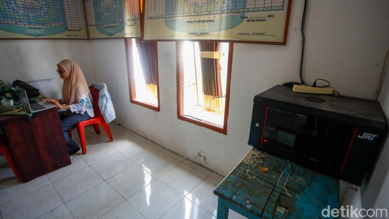 Pemerataan akses internet menjadi salah satu hal yang sedang digenjot oleh pemerintah. Tujuannya adalah untuk mempermudah konektivitas di seluruh wilayah Indonesia. Selain itu, akses internet dan teknologi informasi yang memadai juga akan memberikan dampak yang signifikan bagi warga desa. Di antaranya bisa mendorong pertumbuhan dan kemajuan pembangunan. Kondisi tersebut telah terjadi di salah satu desa di Tobelo, Halmahera Utara. Namanya adalah Desa Gorua. Berlokasi kurang lebih 6 km dari pusat kota Tobelo, warga sudah mengalami pertumbuhan berkat adanya jaringan internet yang masuk ke desa.