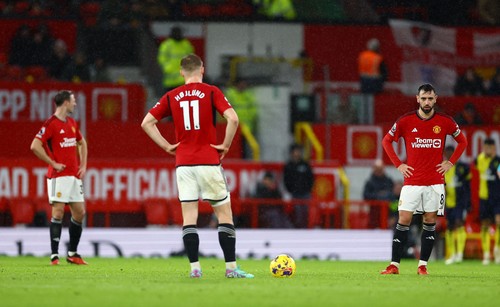 Soccer Football - Premier League - Manchester United v AFC Bournemouth - Old Trafford, Manchester, Britain - December 9, 2023 Manchester Uniteds Bruno Fernandes looks dejected after AFC Bournemouths Dango Ouattara scores a goal that was later disallowed REUTERS/Molly Darlington NO USE WITH UNAUTHORIZED AUDIO, VIDEO, DATA, FIXTURE LISTS, CLUB/LEAGUE LOGOS OR LIVE SERVICES. ONLINE IN-MATCH USE LIMITED TO 45 IMAGES, NO VIDEO EMULATION. NO USE IN BETTING, GAMES OR SINGLE CLUB/LEAGUE/PLAYER PUBLICATIONS.