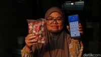 Usaha yang digeluti oleh Arbainnah skalanya semakin besar dari tahun ke tahun. Oleh karenanya, Arbainnah perlu aplikasi perbankan yang bisa menunjang bisnisnya seperti aplikasi BRImo dari Bank BRI.