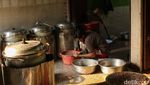 Melihat Pembuatan Bakso dari Daging Rusa di Merauke