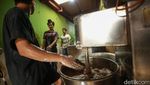 Melihat Pembuatan Bakso dari Daging Rusa di Merauke