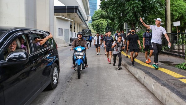 Momen Ganjar Olahraga dan Sapa Warga di Kawasan Sudirman