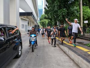 Momen Ganjar Olahraga dan Sapa Warga di Kawasan Sudirman