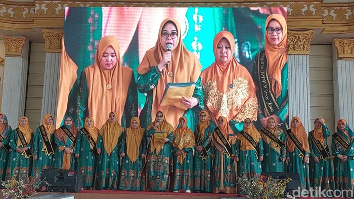 Organisasi Istri Para Kiai Seluruh Indonesia atau Jamiyyah Perempuan Pengasuh Pesantren dan Mubalighoh (JPPPM) menyatakan sikap netral dalam Pemilihan Presiden 2024, Kendal, Minggu (10/12/2023).