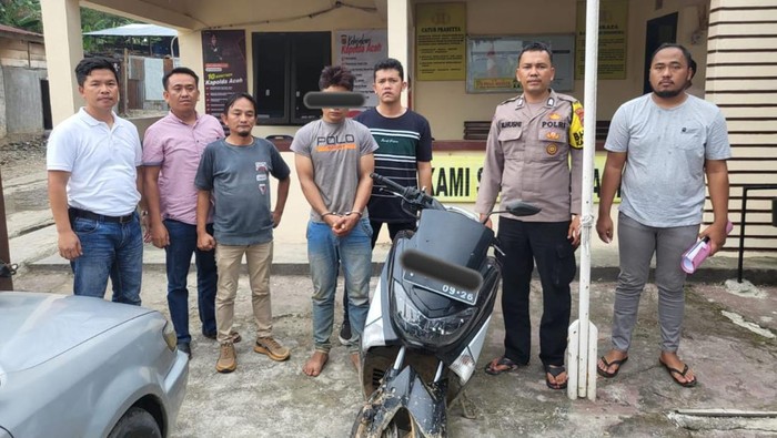 Pekerja doorsmeer yang membawa kabur motor pelanggannya. (Foto: Dok. Polsek Berastagi).