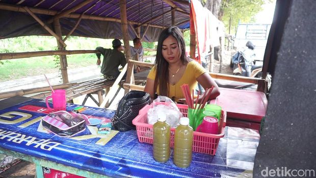 Penjual es tebu di Mojokerto yang sering bikin pembeli gagal fokus