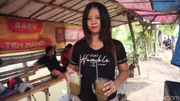 Penjual es tebu di Mojokerto yang sering bikin pembeli gagal fokus
