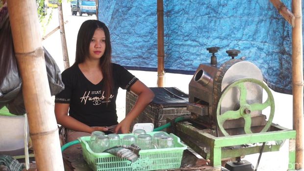 Penjual es tebu di Mojokerto yang sering bikin pembeli gagal fokus