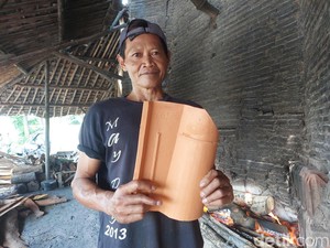Eksistensi Perajin Genting Cirebon di Tengah Gempuran Pabrikan