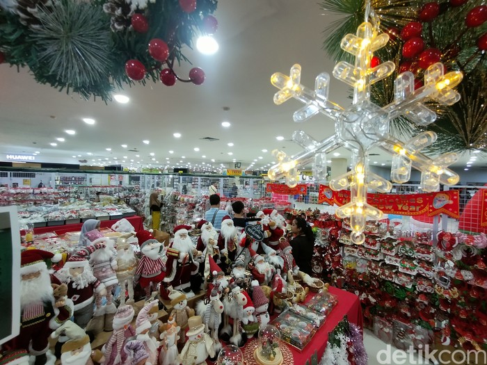 pernak pernik natal 2023 di surabaya