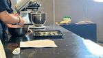 Seru dan Penuh Kejutan! Bikin Kue Natal bersama Chef Yongki Gunawan