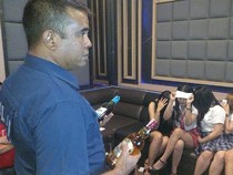 Polda NTB Razia 2 Tempat Karaoke, 8 LC dan Pengunjung Ditangkap!