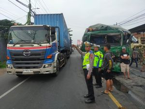 Brakk! Kecelakaan Beruntun 3 Truk di Jalan Pantura Kudus-Pati