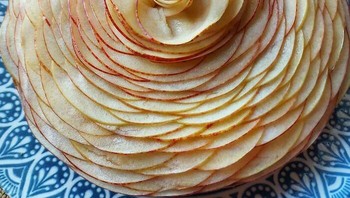 Percobaan pertama membuat kue tart Apel Cedric Grolet. Foto: Boredpanda