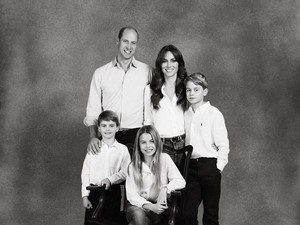 Potret Natal Keluarga Pangeran William-Kate Middleton, Charlotte Dipuji Cantik