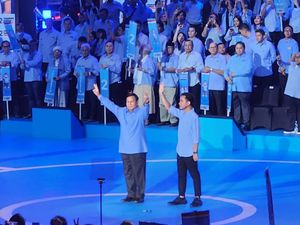 Prabowo Siap Debat Capres Perdana Besok, Gibran Mendampingi