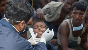 Ratusan Pengungsi Rohingya yang Baru Tiba di Aceh Jalani Tes Usap COVID-19