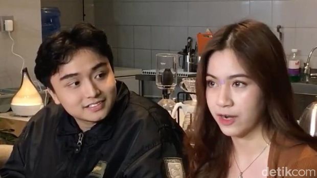 Rinoa Aurora Senduk dengan Leon Dozan.