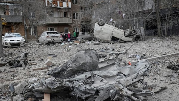 Rudal Rusia Hantam Kharkiv, 7 Blok Apartemen Rusak
