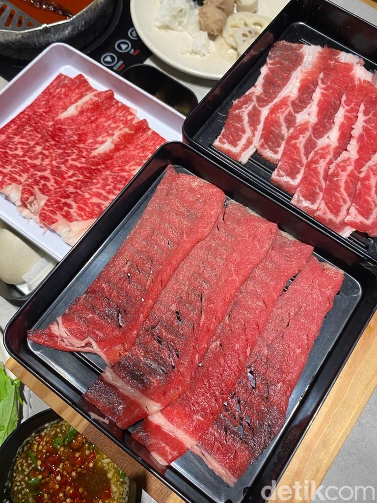 Shabu Shabu Letasu menyajikan sukiyaki ala Tokyo