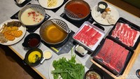 Shabu Shabu Letasu ini menawarkan menu AYCE yang harganya terjangkau dengan kualitas premium. Pilihan menunya ada 3, yaitu reguler (Rp 215 ribuan), deluxe (Rp 269 ribuan), dan kuroge wagyu (Rp 669 ribuan). Foto: detikFood/Yenny Mustika Sari