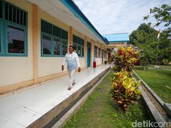 Siswa Sekolah di Wilayah Terluar Terbantu Internet untuk Melek Informasi