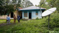 SMA 9 Halmahera Utara yang berada di Desa Gorua Utara, Kecamatan Tobelo Utara, Kabupaten Halmahera Utara, Maluku Utara.