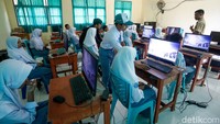 SMA 9 Halmahera Utara yang berada di Desa Gorua Utara, Kecamatan Tobelo Utara, Kabupaten Halmahera Utara, Maluku Utara.