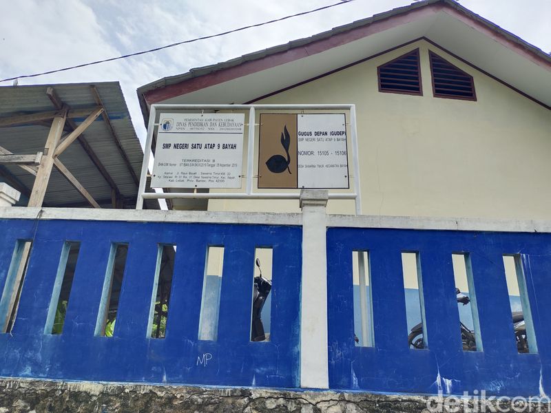 SMPN 9 Satap Bayah Desa Sawarna Timur Lebak Banten