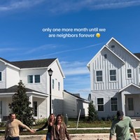 Keduanya juga memutuskan untuk punya anak di waktu yang hampir berbarengan. Karena itu, Stephanie dan Sammie tengah membangun twin house di mana keluarga mereka bisa menghabiskan waktu bersama. Padahal selama ini mereka sebenarnya sudah tinggal bersebelahan. Foto: Instagram @toxtwins