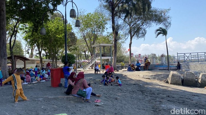 Taman Hiburan Pantai (THP) Kenjeran