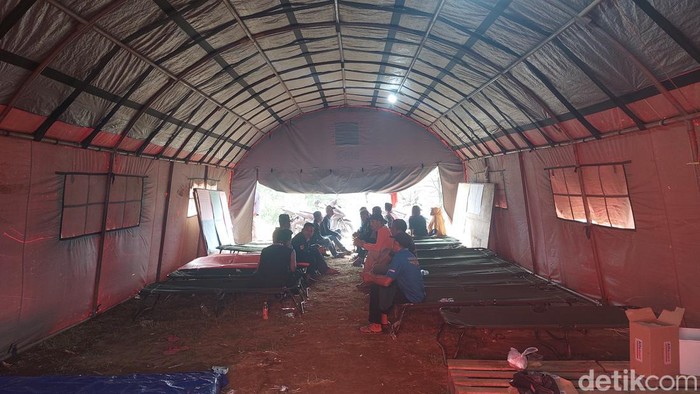 Tenda pengungsian gempa Pamijahan Bogor