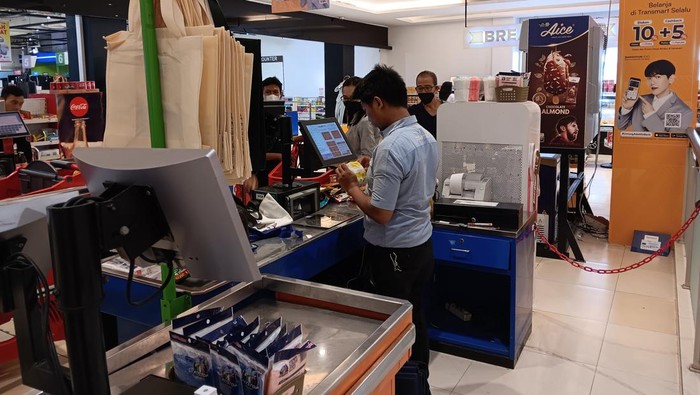 Transmart Full Day Sale di Cempaka Putih
