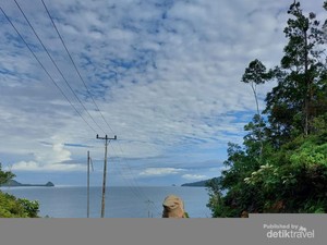 Menemukan Secuil Surga di Pantai Mata Kucing