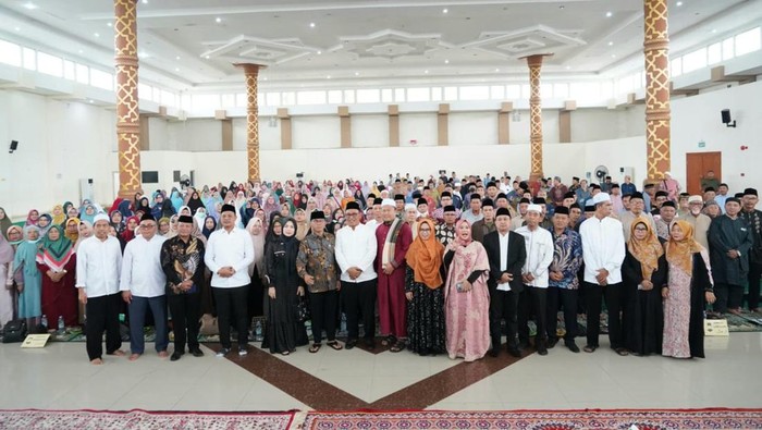 Wali Kota Helldy menemui ratusan calon jemaah musim haji tahun 2024 dari Kelompok Bimbingan Ibadah Haji dan Umrah (KBIHU) Al Inayah.