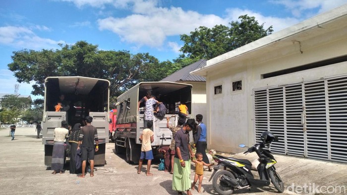 135 pengungsi Rohingya ditempatkan sementara di Balai Meuseraya Aceh (BMA).