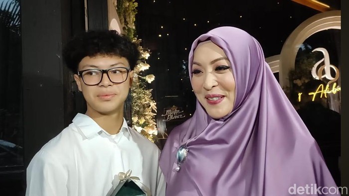 Angelina Sondakh dan Keanu Massaid.