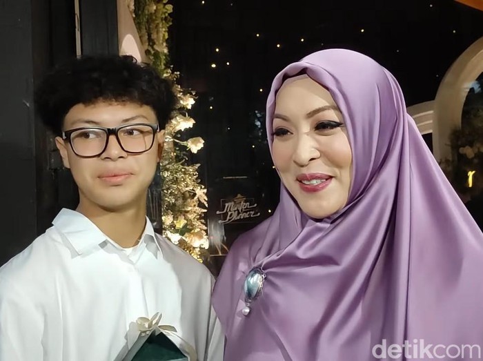 Angelina Sondakh dan Keanu Massaid.