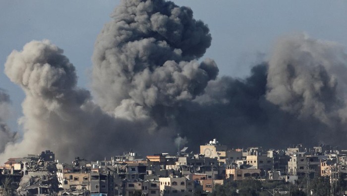 Smoke rises over Gaza, amid the ongoing conflict between Israel and the Palestinian Islamist group Hamas, as seen from southern Israel, December 9, 2023. REUTERS/Athit Perawongmetha